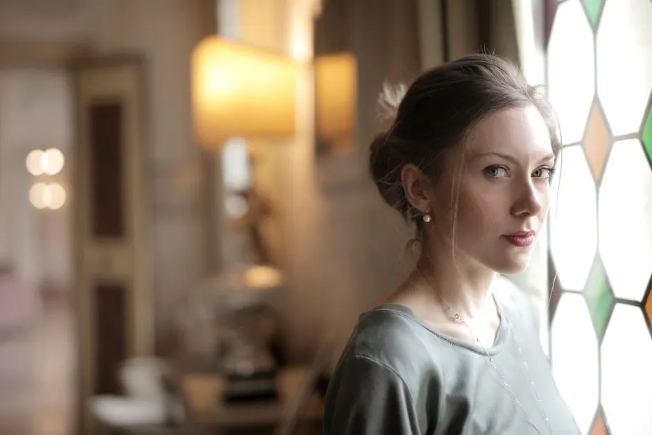 Window-Light Portraits: A One-Room Practice Guide